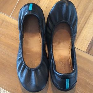 Tieks- Matte black size 6